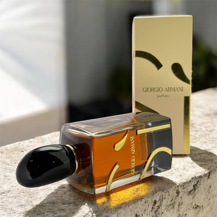 جورجیو آرمانی مدل سی